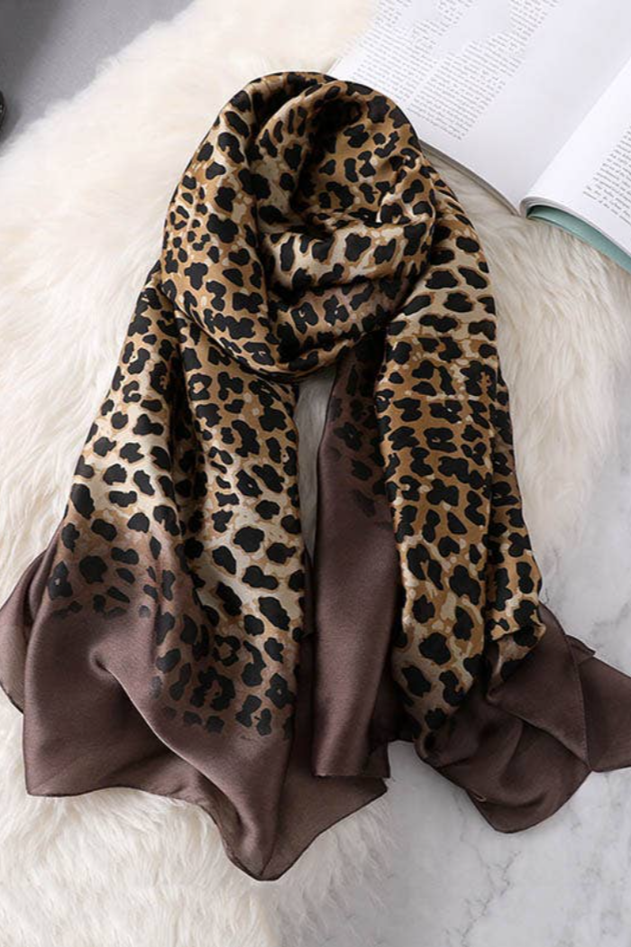 Stylish Leopard Gradient Silk Scarf